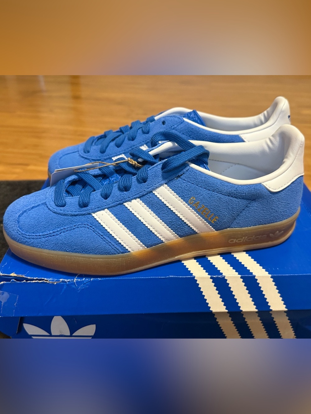 adidas Gazelle indoor Men's Blue Suede Sneakers with White Stripes, size 6 NIB - Picture 2 of 10